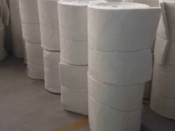 硅酸鋁針刺毯制造商是一種可用于面部大規模制造和應用的卷材